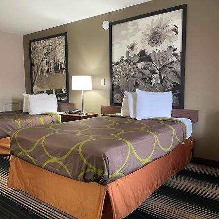 ג'אנקשן סיטי Deluxe Inn & Suites מראה חיצוני תמונה