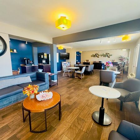 ג'אנקשן סיטי Deluxe Inn & Suites מראה חיצוני תמונה