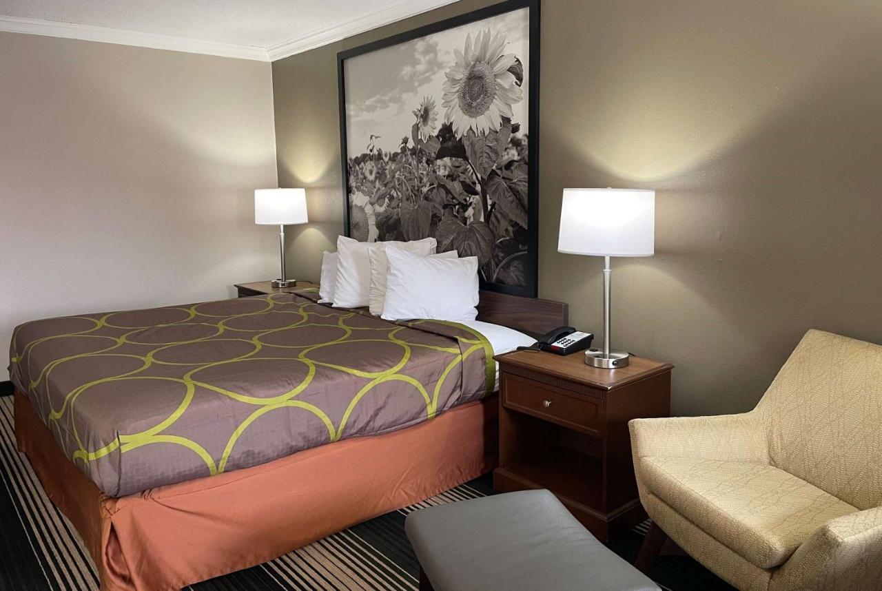 ג'אנקשן סיטי Deluxe Inn & Suites מראה חיצוני תמונה