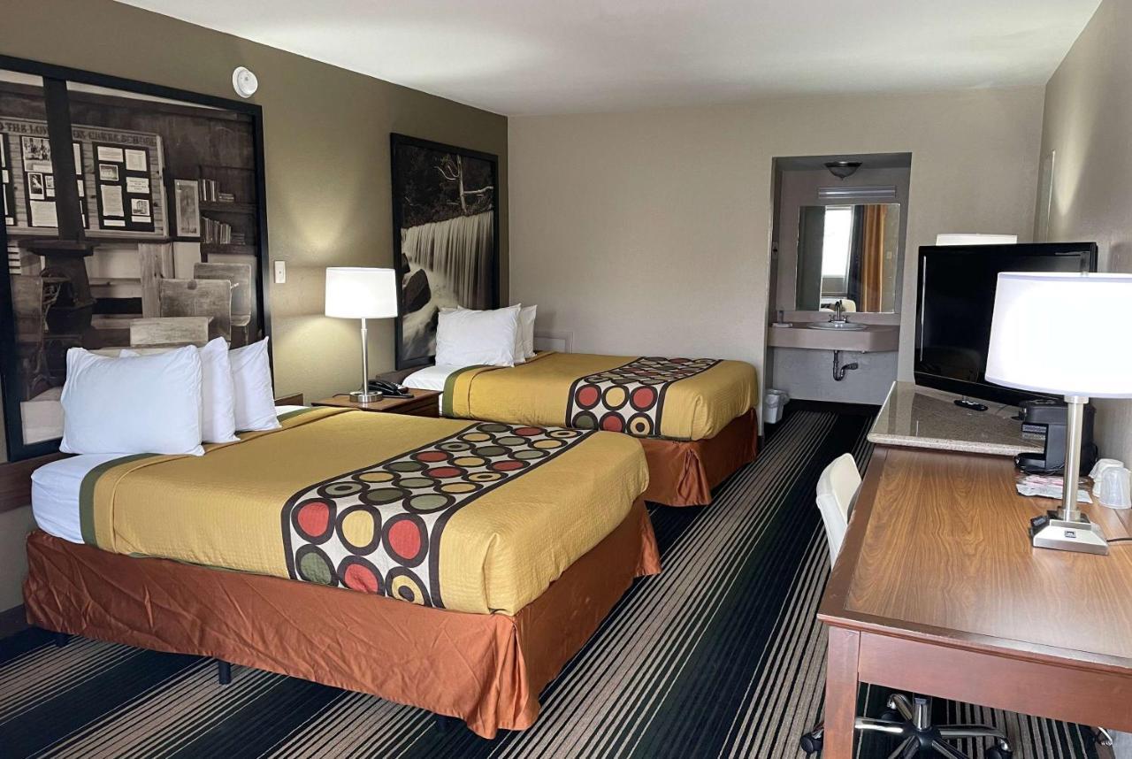 ג'אנקשן סיטי Deluxe Inn & Suites מראה חיצוני תמונה