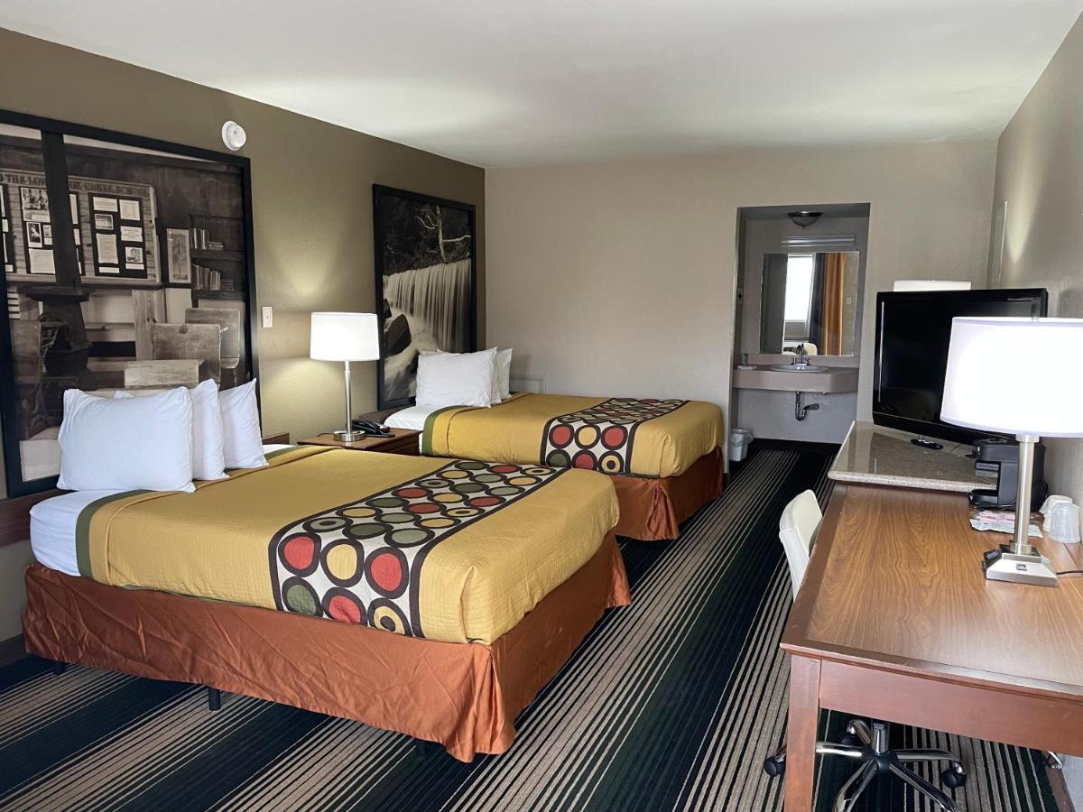 ג'אנקשן סיטי Deluxe Inn & Suites מראה חיצוני תמונה