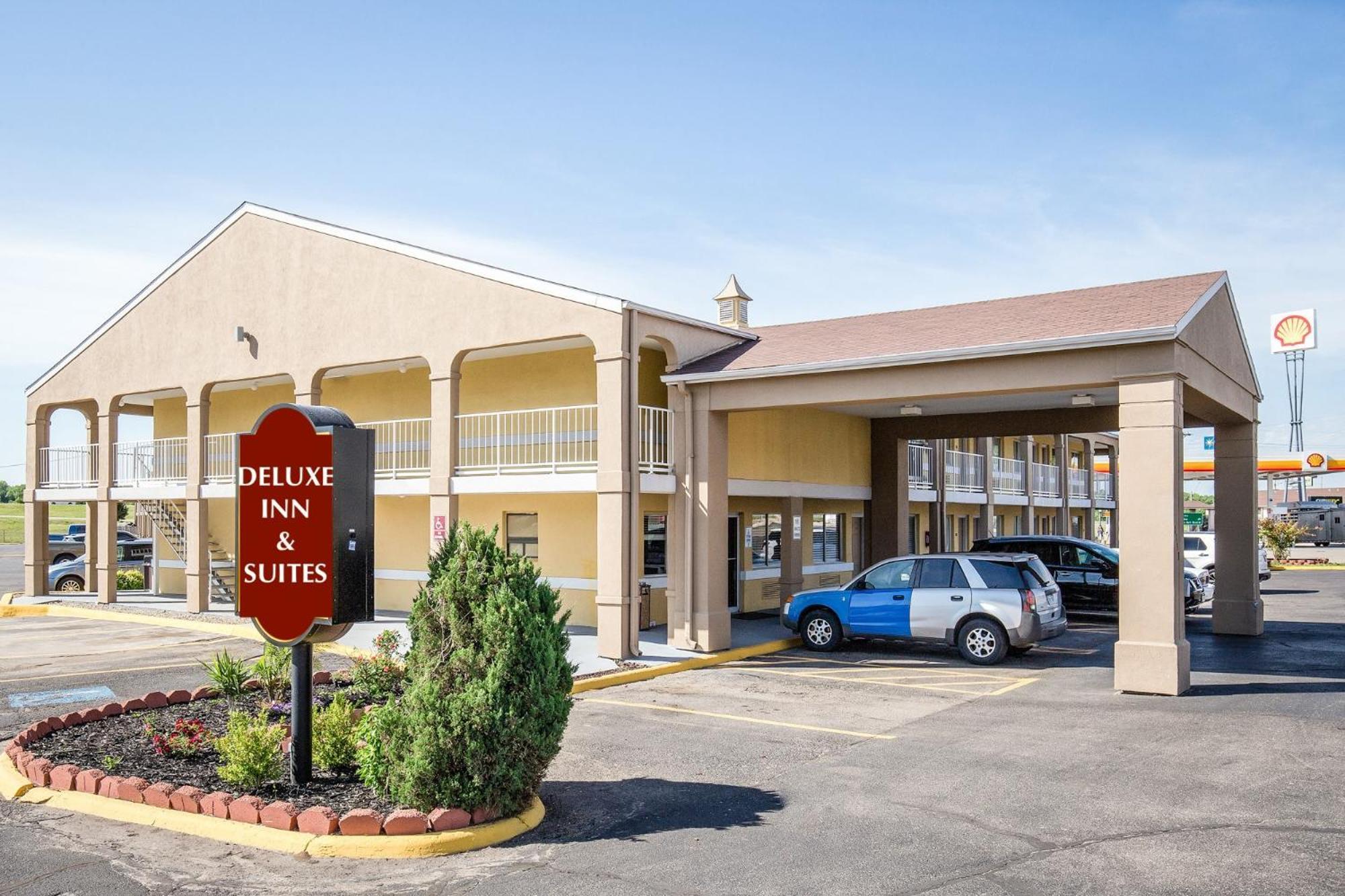 ג'אנקשן סיטי Deluxe Inn & Suites מראה חיצוני תמונה
