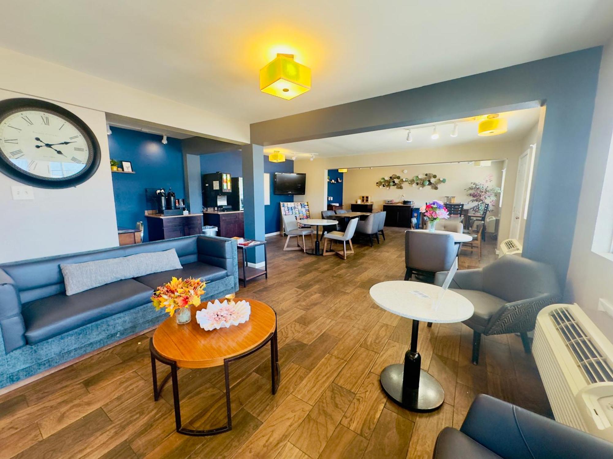 ג'אנקשן סיטי Deluxe Inn & Suites מראה חיצוני תמונה